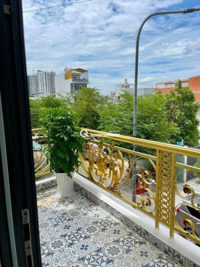 Cần ra gấp căn nhà Quận 12 (cũ) gần ngay Quốc Lộ 1A, DT 50m2, hẻm ô tô, giá 8.xx tỷ TL